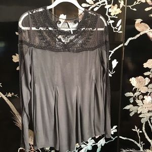 🦝Lace sleeves and front. NWOT